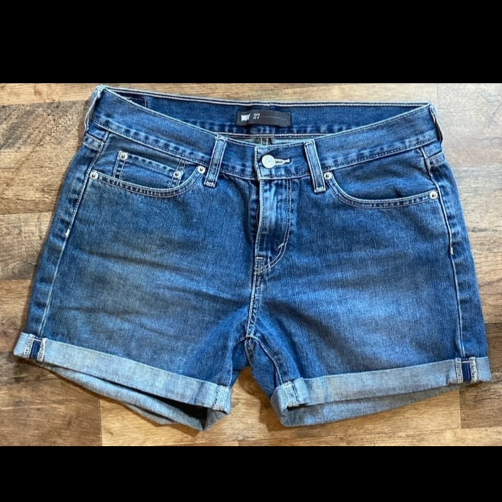 Women’s Levi shorts